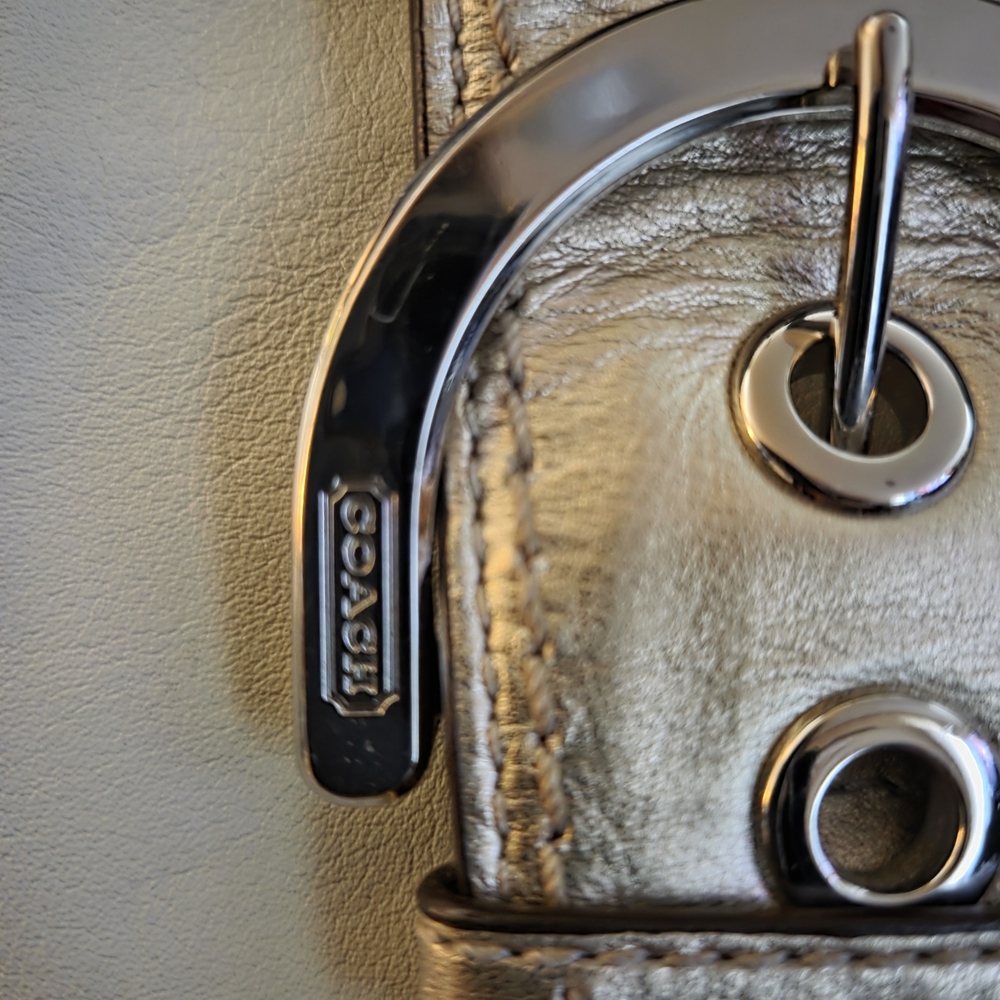 LOW START Coach Leather Shoulder Bag Cream w/ Metallic Trim Buckle Detail - Picture 2 of 16